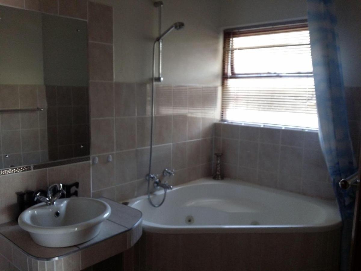 12 On Beach Guest House Saldanha Bay Buitenkant foto