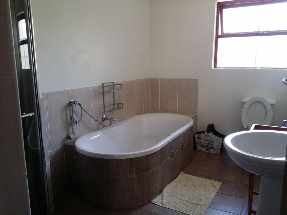 12 On Beach Guest House Saldanha Bay Buitenkant foto