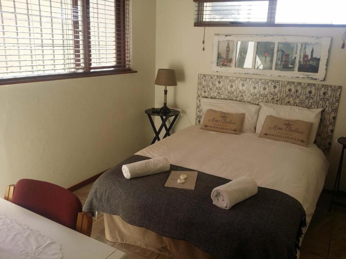 12 On Beach Guest House Saldanha Bay Buitenkant foto